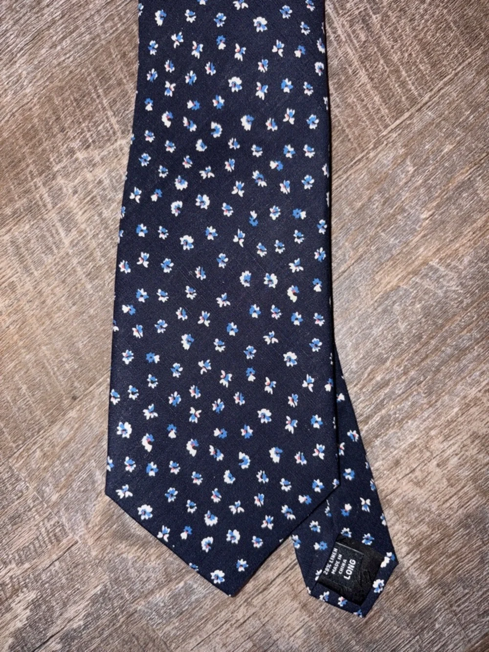 Jos A. Bank Traveler Stain Resistant Long Navy Blue Floral Silk Linen Necktie